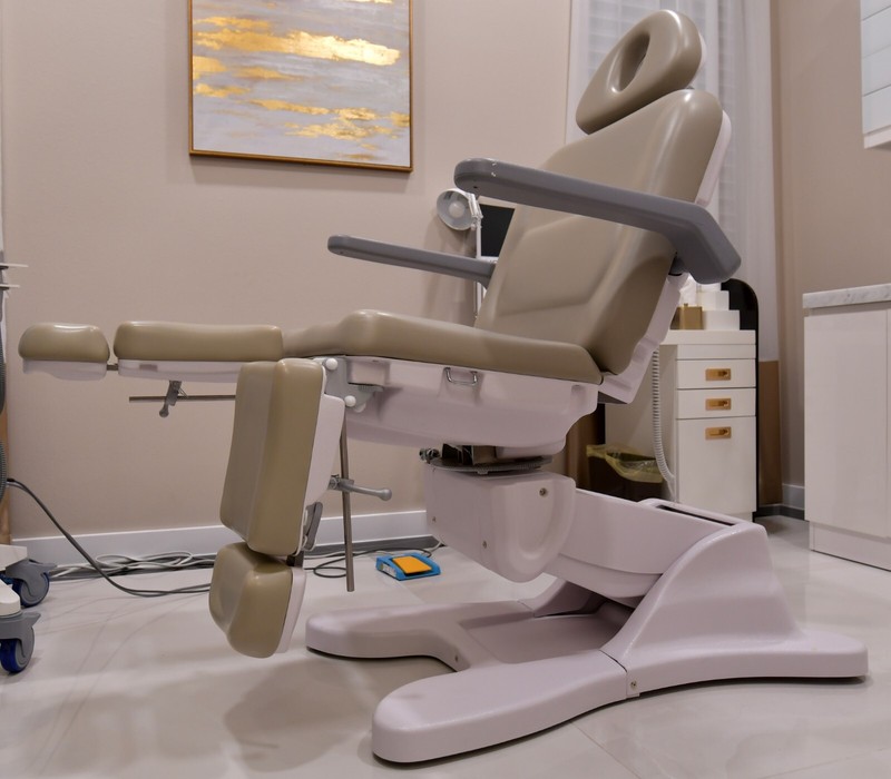 Motorized Procedure Chair /Ob/Gyn Chair/Massage Chair gallery