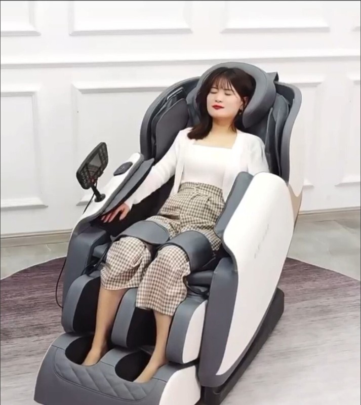 Luxury Full Body 8D Zero Gravity Massage Chair Heating Head Foot 180° Bluetooth gallery
