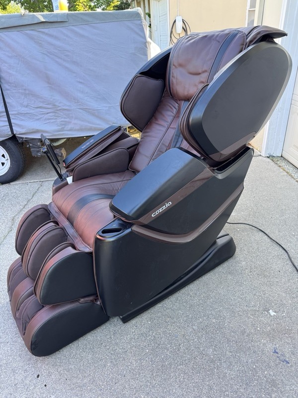 Cozzia CZ-640 Electric Massage Chair, Solid Brown/Black, 1-Seater