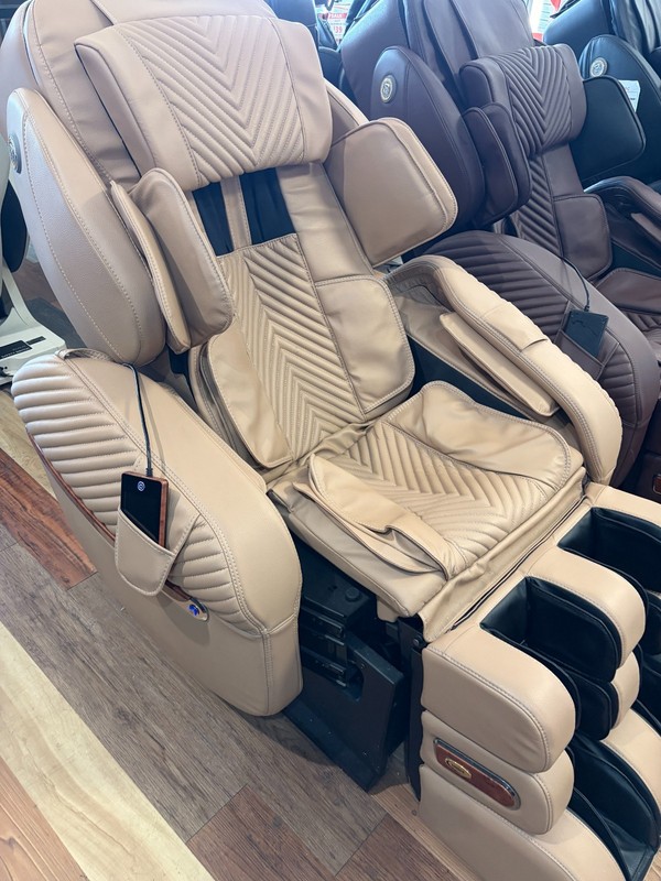 Luraco i9 Max Plus Special Edition Dual 3D Split L-Track Massage Chair gallery