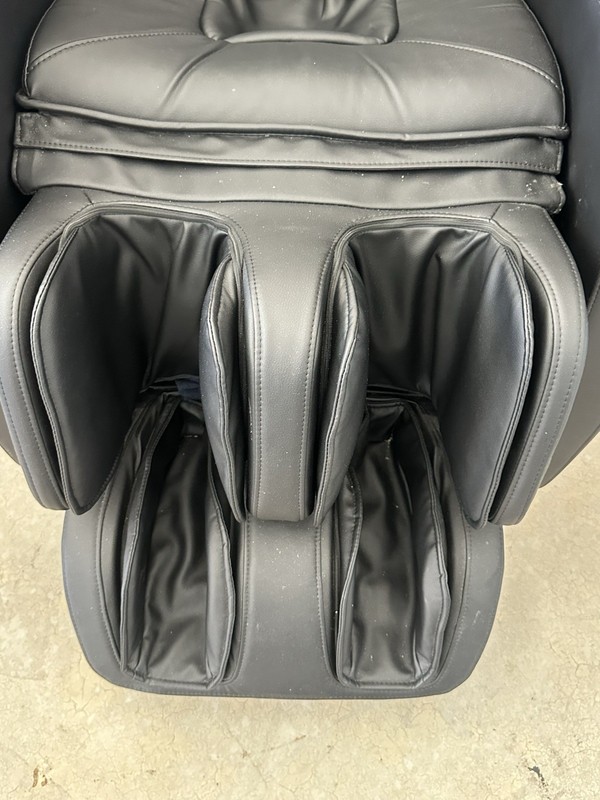 Insignia™ NS-MGC600BK2 3D Zero Gravity Full Body Massage Chair - Black #2 gallery