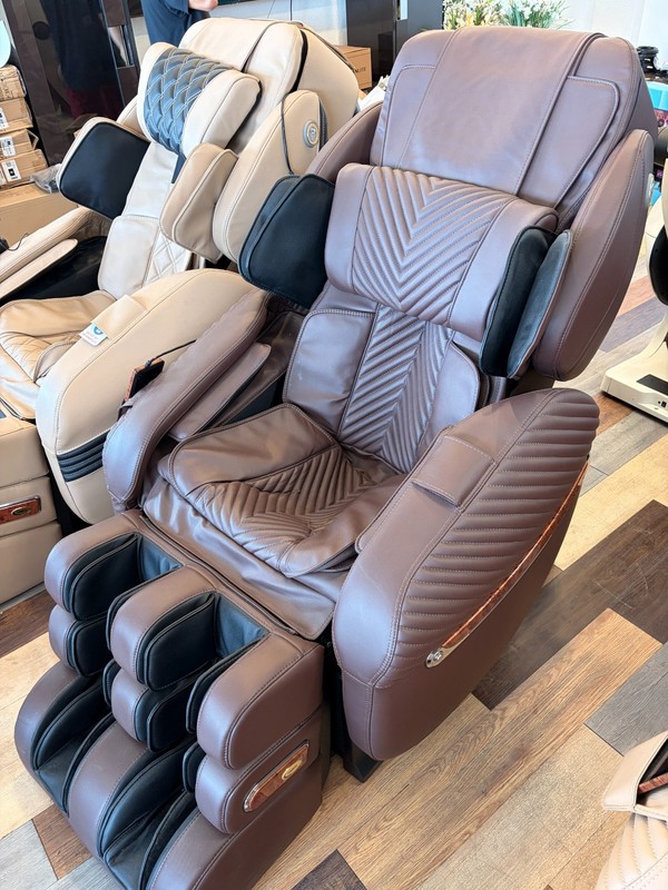 Luraco i9 Max Plus Massage Chair - MADE IN USA - FREE SHIPPING