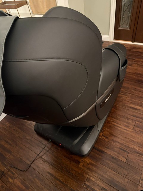 Osaki OS-4d Pro Maestro Massage Chair w/ Zero Gravity. Made in Japan Barely Used gallery