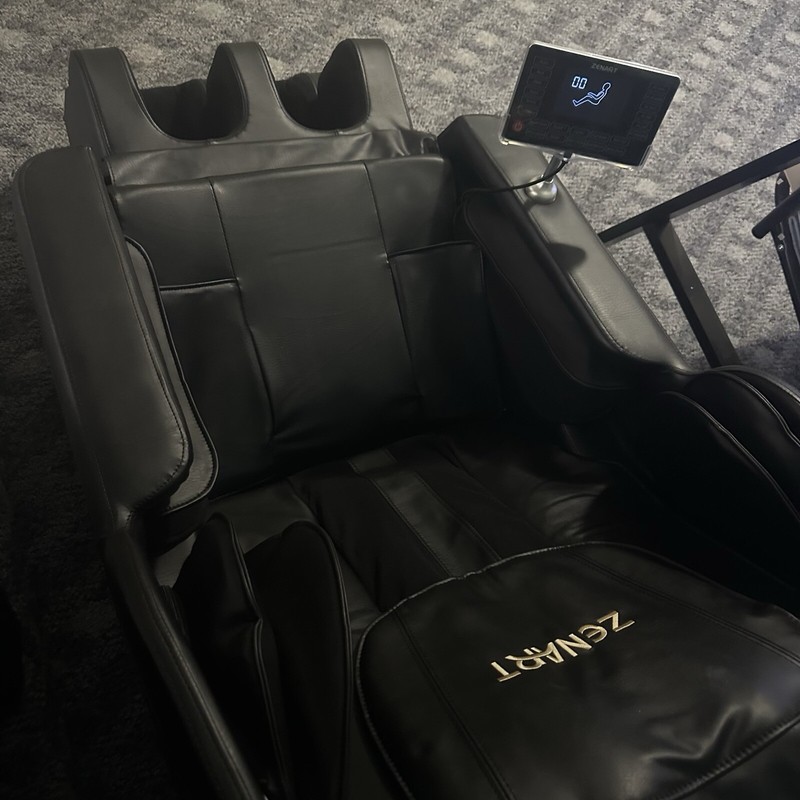 Recently Bought Massage Chair No Signs Of Use Looks Completely Brand New gallery