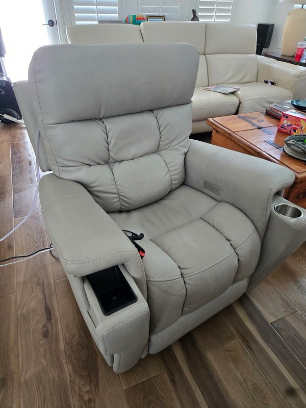 LIFT Recliner chair. Back heating, Massage, beverage holder, and phone charger.