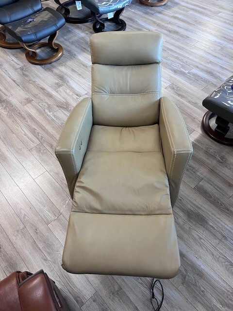 IMG Divani RM125 Small Power Relaxer Recliner Chair Trend T408 Sand Leather USB gallery