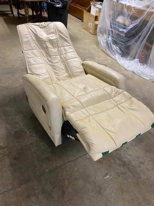 Panasonic EP 1000 Tan Leather Massage Chair gallery