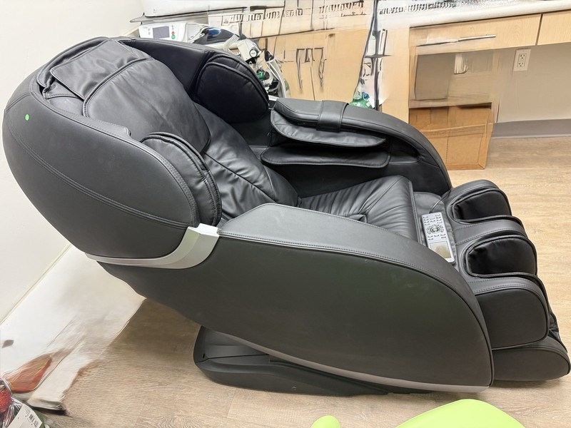 Insignia NS-MGC300BK1 Full Body Massage Chair Recliner Air Compression Black gallery