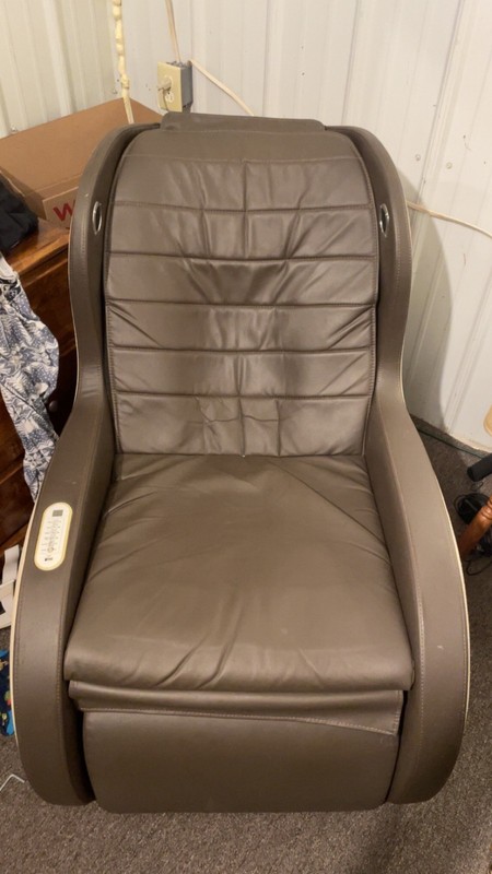 massage chair. massages back only missing some plastic but still works
