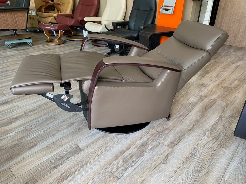 IMG Peak RG265 Manual Relaxer Medium Swing Recliner Rocker Chair Smoke Leather gallery