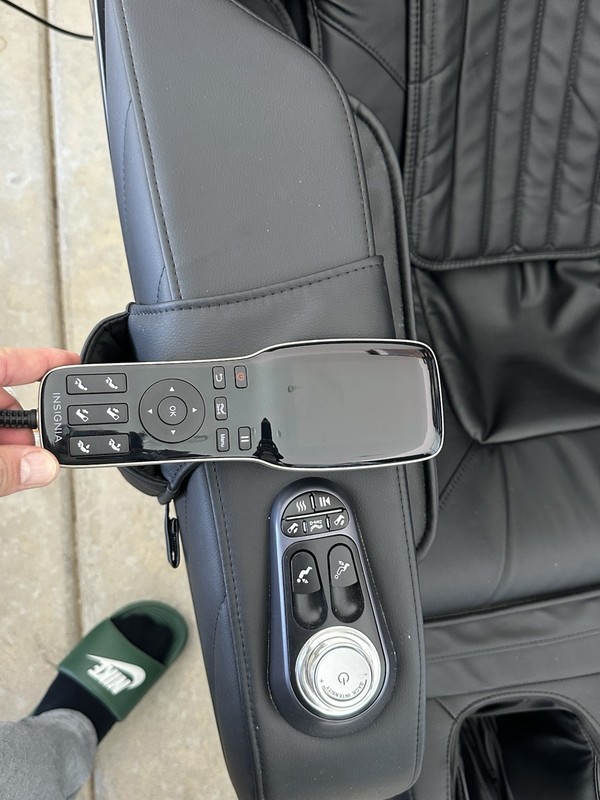 Insignia™ NS-MGC600BK2 3D Zero Gravity Full Body Massage Chair - Black #2 gallery