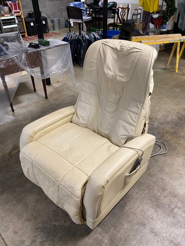 Panasonic EP 1000 Tan Leather Massage Chair gallery