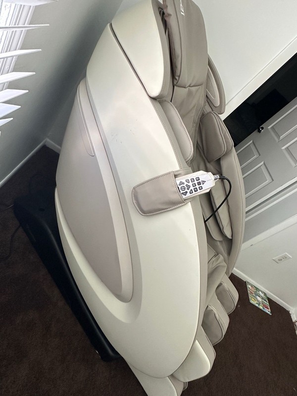 FLORIDIAN BRAND GALAXY 2D MASSAGE CHAIR gallery