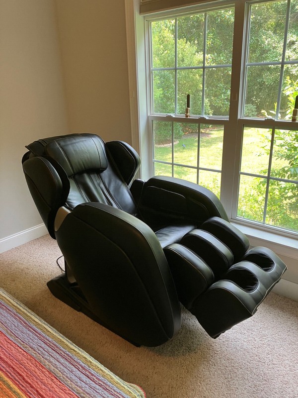 Full body shiatsu massage chair (Fuji's FJ-5500) gallery