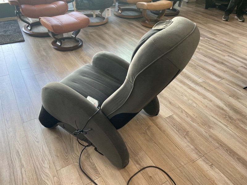 💥 Human Touch iJoy 100 Massage Chair Massaging Recliner - Gray Fabric - BROKEN gallery