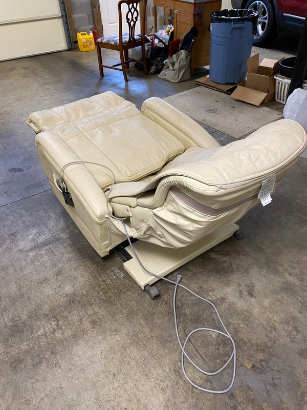 Panasonic EP 1000 Tan Leather Massage Chair gallery