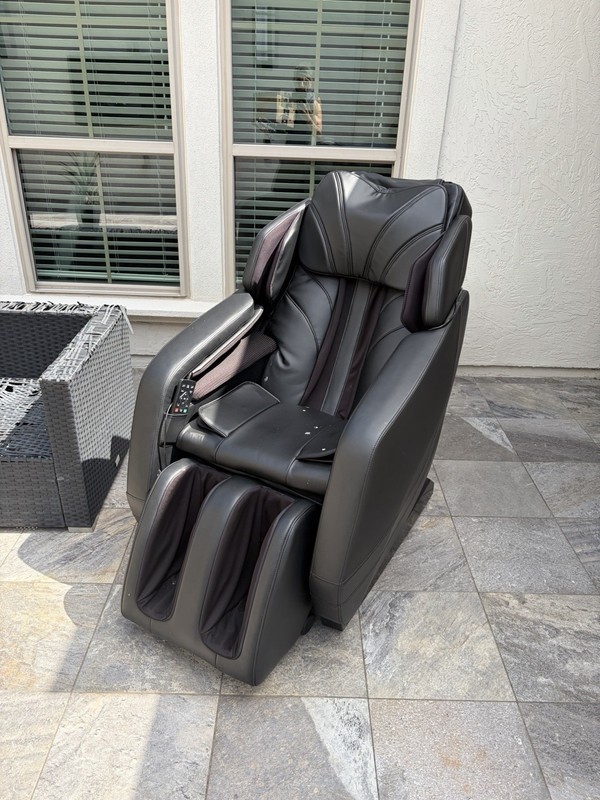 Massage Chair Stopped Working Great Condition. Minus Bird Poop Just Now