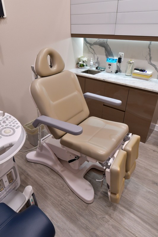 Motorized Procedure Chair /Ob/Gyn Chair/Massage Chair gallery