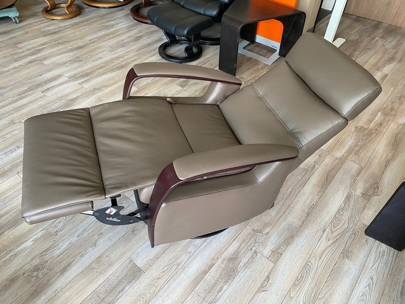 IMG Peak RG265 Manual Relaxer Medium Swing Recliner Rocker Chair Smoke Leather