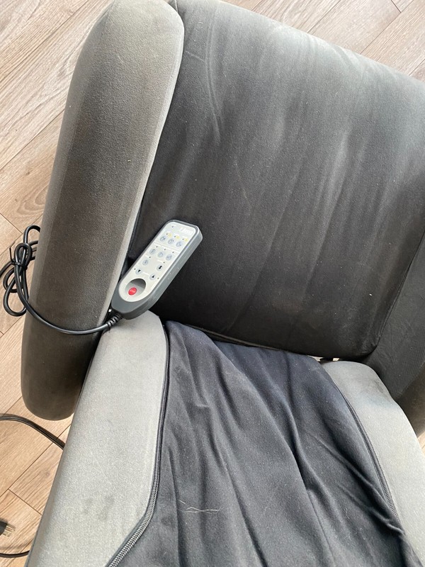 💥 Human Touch iJoy 100 Massage Chair Massaging Recliner - Gray Fabric - BROKEN gallery
