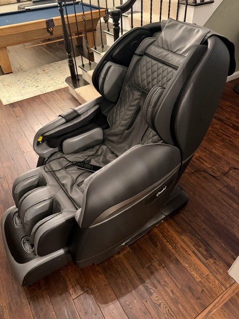 Osaki OS-4d Pro Maestro Massage Chair w/ Zero Gravity. Made in Japan Barely Used gallery