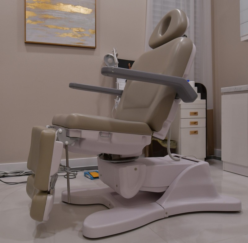 Motorized Procedure Chair /Ob/Gyn Chair/Massage Chair gallery