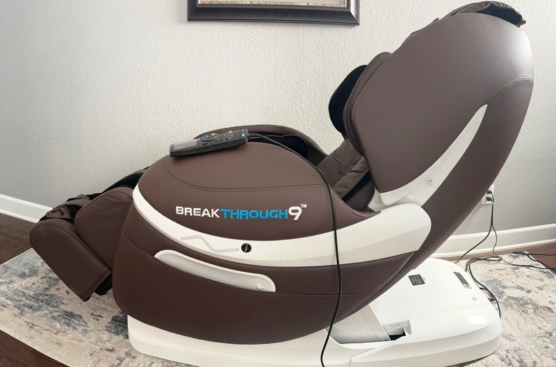 Premium Massage Chair - Medical Breakthrough Model 9 - Full Body, Zero Gravity