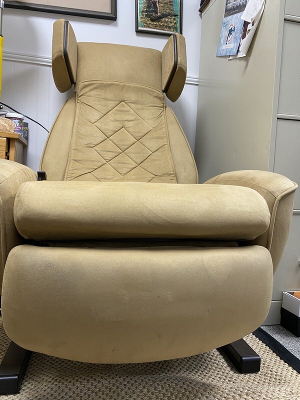 80's Get-a-way reclining chair: computerized massage chair w/ stereo system gallery