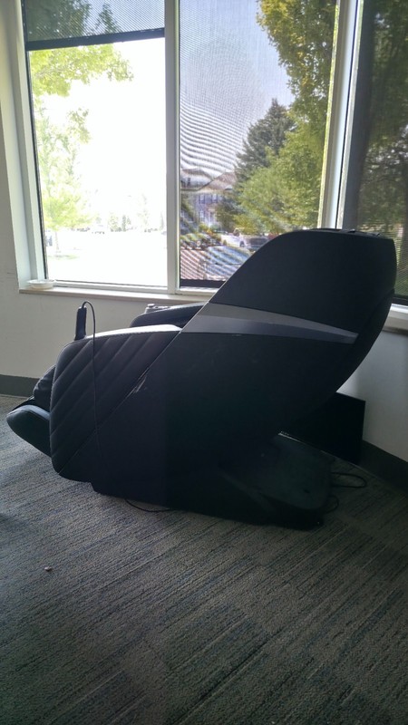 Insignia 3D Zero Gravity Full Body Massage Chair (Model: NS-MGC600BK2) - Black gallery