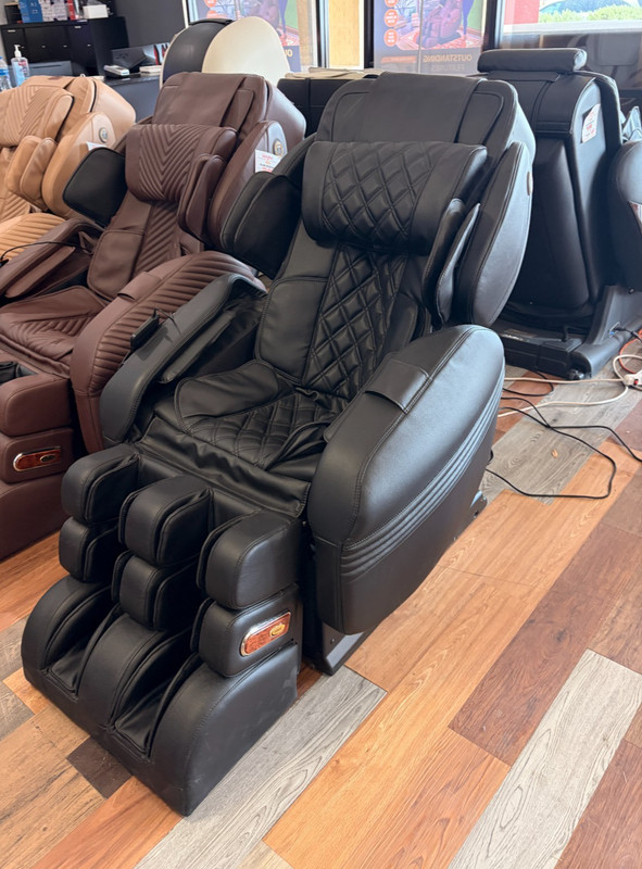 Luraco Model 3 Hybrid SL Massage Chair gallery