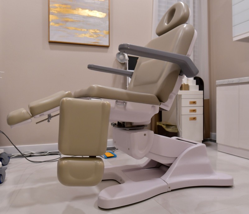 Motorized Procedure Chair /Ob/Gyn Chair/Massage Chair gallery