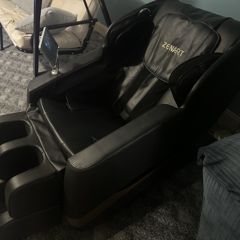 Recently Bought Massage Chair No Signs Of Use Looks Completely Brand New gallery