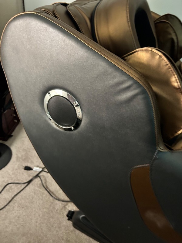 zero gravity full function massage chair with heat and Bluetooth Retail 4k-5k gallery