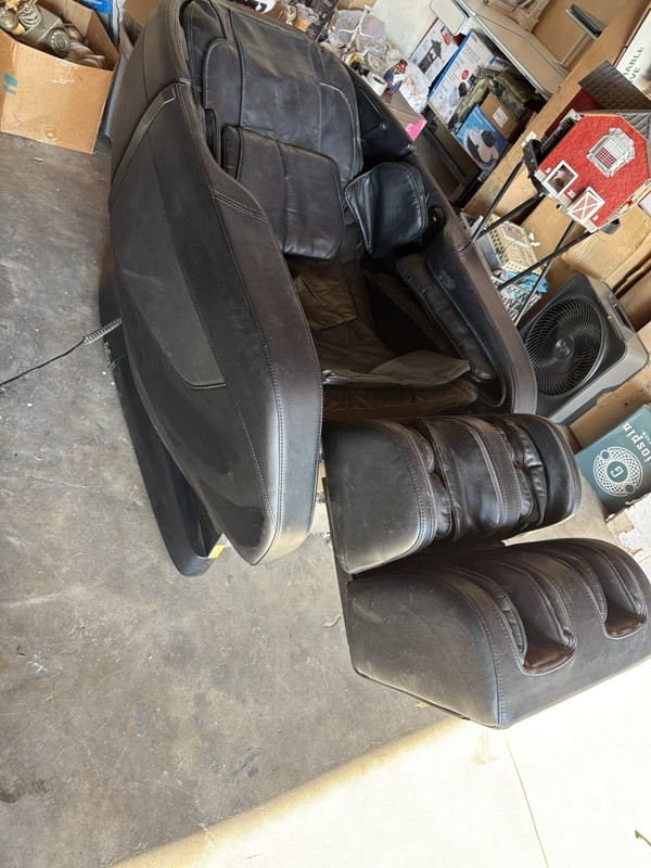 Excellent Condition Massage Chair Full Body gallery