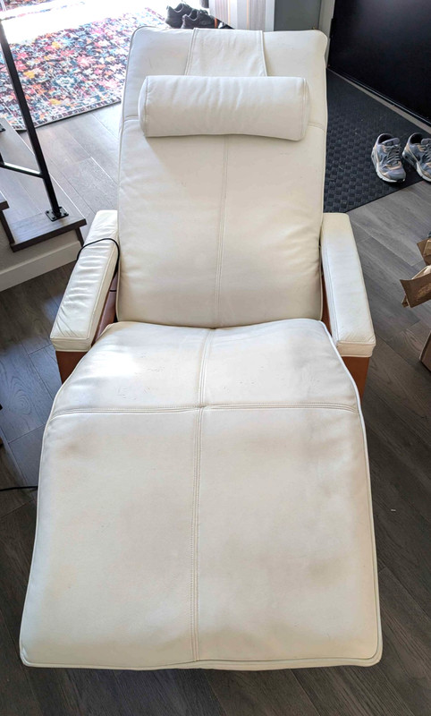 Human Touch Gravis ZG Zero-Gravity Leather Massage Chair White