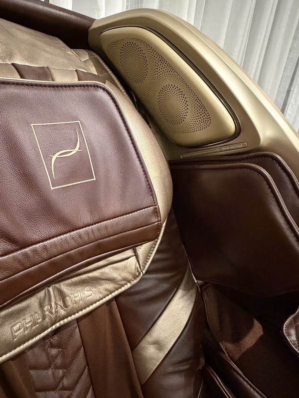 BodyFriend PHARAOH S Brain Massage Full Body Massage Chair Recliner Leather gallery