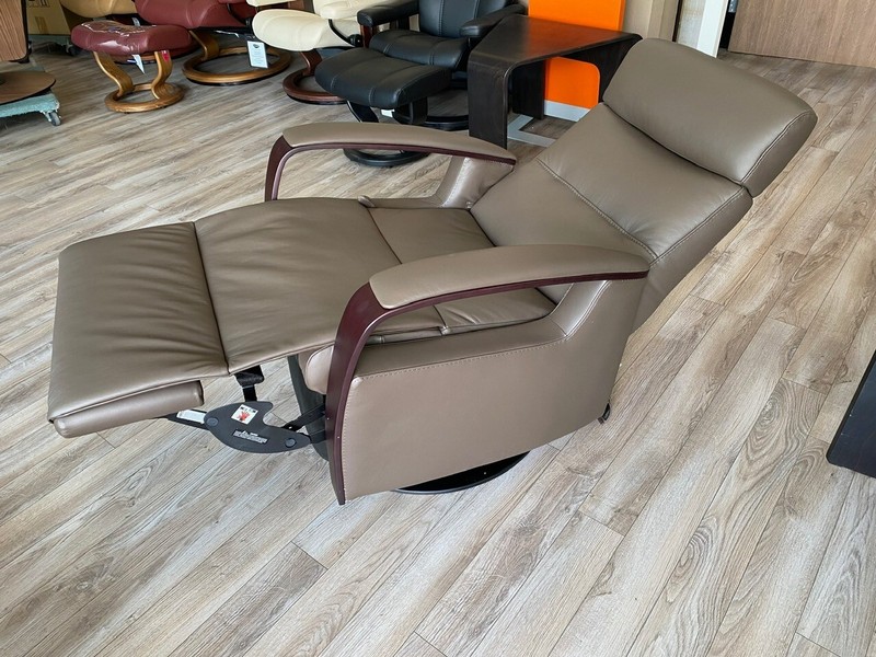 Leather IMG Peak Large Manual Swivel Relaxer Swing Rocker Recliner Rocker Chair gallery