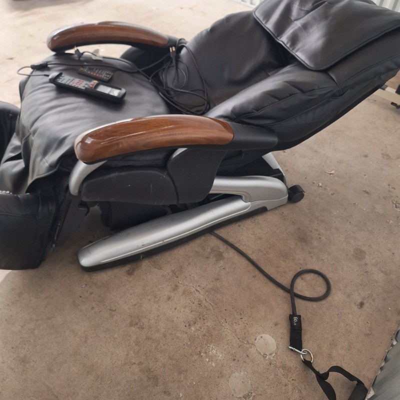 Osim ISymphonic Commercial Grade Massage chair With Remote And Recline gallery