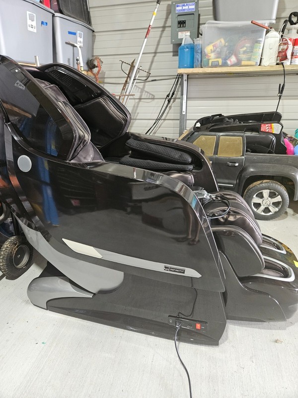 3D Imperial Infinity Massage Chair. Slightly used.. Everything works. gallery