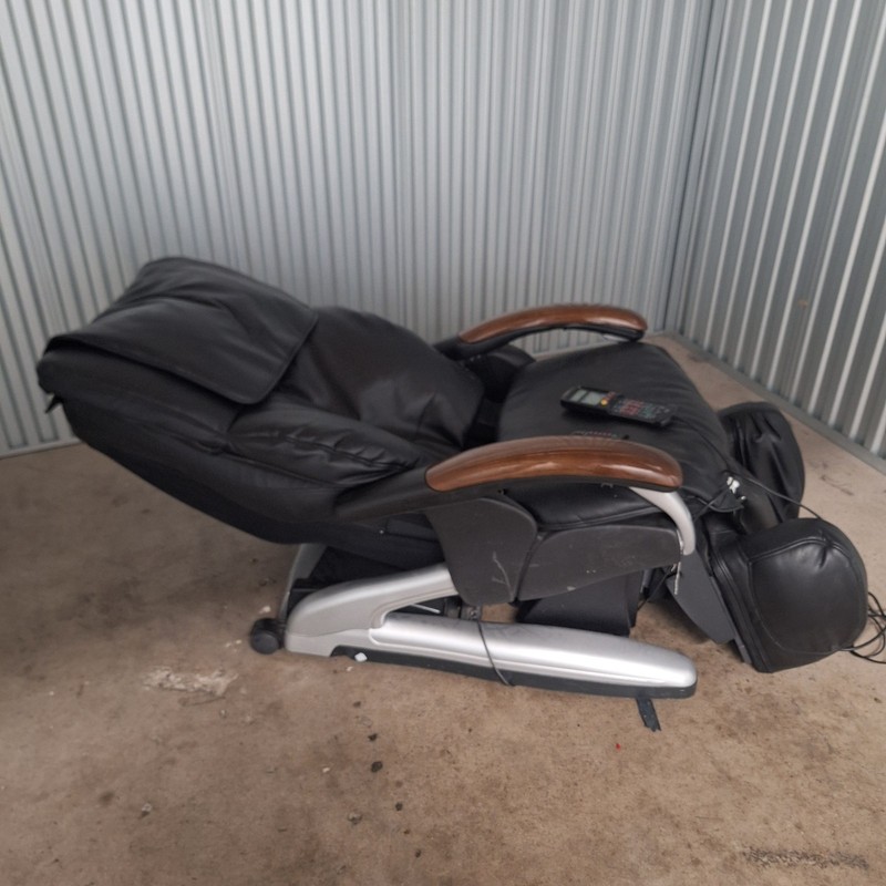 Osim ISymphonic Commercial Grade Massage chair With Remote And Recline gallery