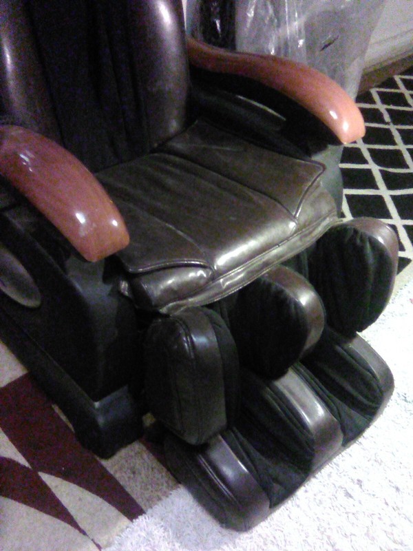 FUJIKURA 1000 MASSAGE CHAIR gallery