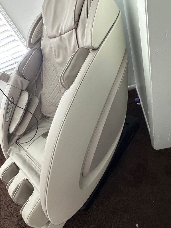 FLORIDIAN BRAND GALAXY 2D MASSAGE CHAIR gallery