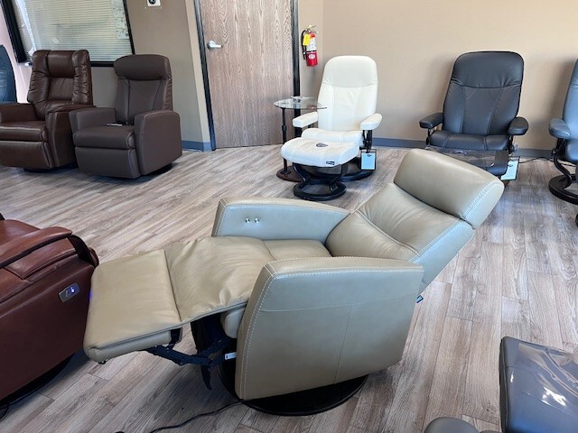 IMG Divani RM125 Small Power Relaxer Recliner Chair Trend T408 Sand Leather USB gallery