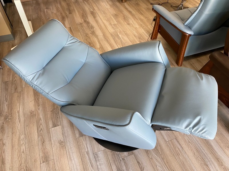 IMG Valletta Ergo Zero Gravity Recliner XL 2 motor Trend in Lake Blue Leather gallery