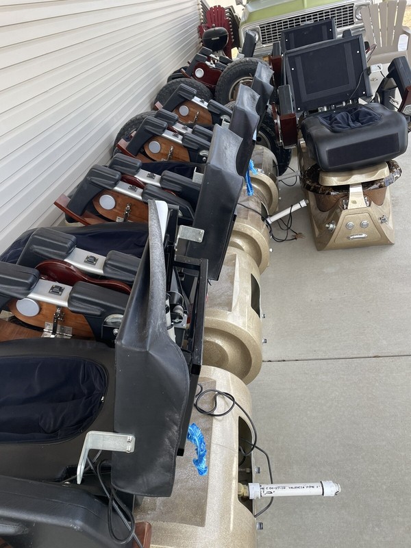 7 massage chairs in great shape for pedicures gallery