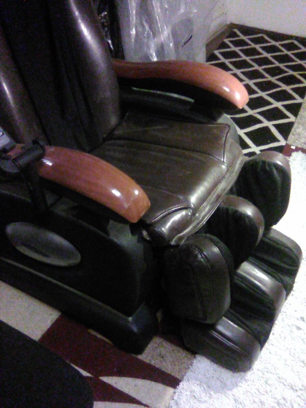 FUJIKURA 1000 MASSAGE CHAIR gallery