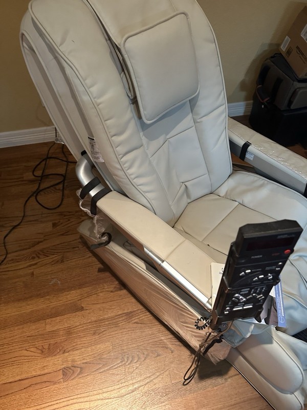 Inada Chair Robostic HCP-D6 Massage Chair Beige Shiatsu Back Foot Massage gallery