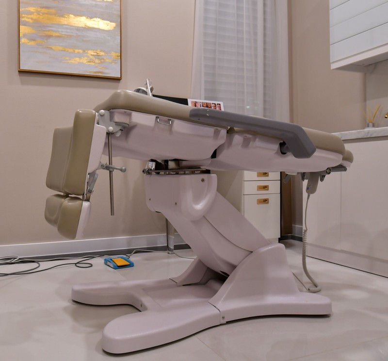 Motorized Procedure Chair /Ob/Gyn Chair/Massage Chair gallery