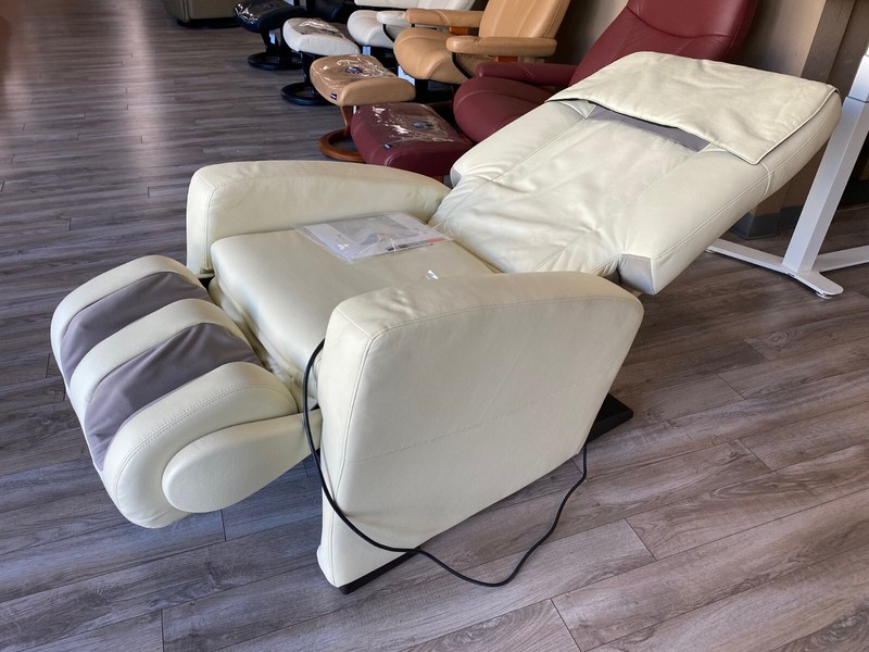 Human Touch HT-5005 Zero Gravity Massage Chair Recliner