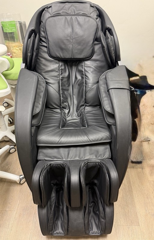 Insignia NS-MGC300BK1 Full Body Massage Chair Recliner Air Compression Black